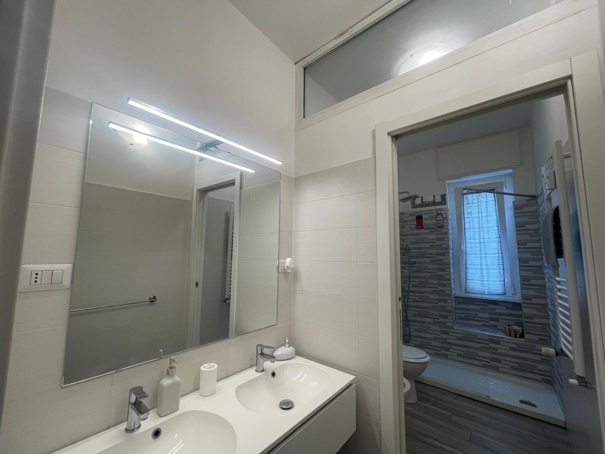 Gardone Apartment - Ampio Appartamento Con 2 Camere Da Letto - Comodo Per Duomo! Milan Extérieur photo