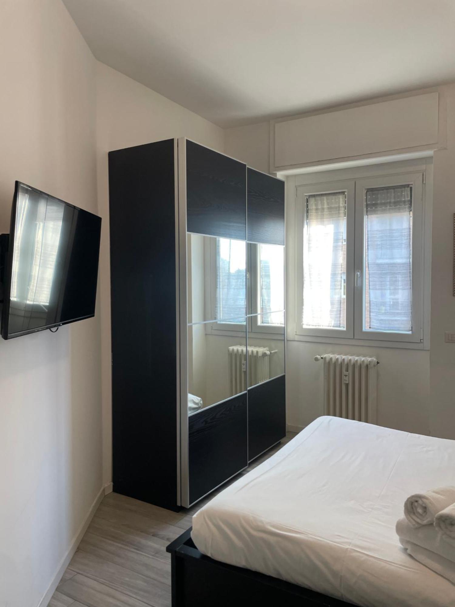 Gardone Apartment - Ampio Appartamento Con 2 Camere Da Letto - Comodo Per Duomo! Milan Extérieur photo