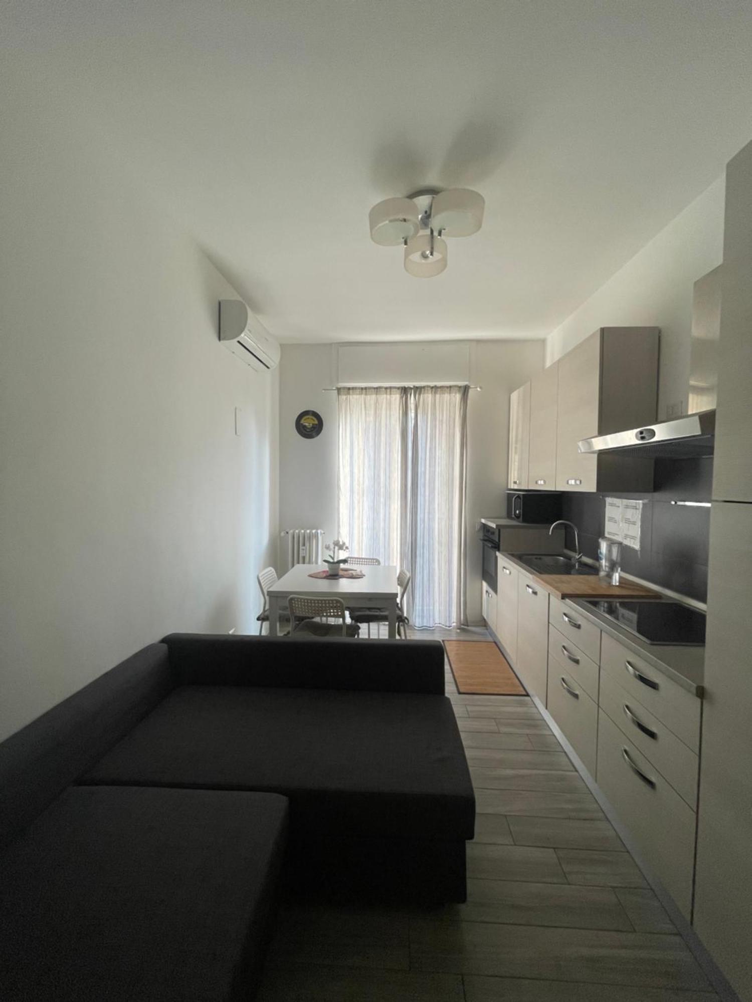 Gardone Apartment - Ampio Appartamento Con 2 Camere Da Letto - Comodo Per Duomo! Milan Extérieur photo