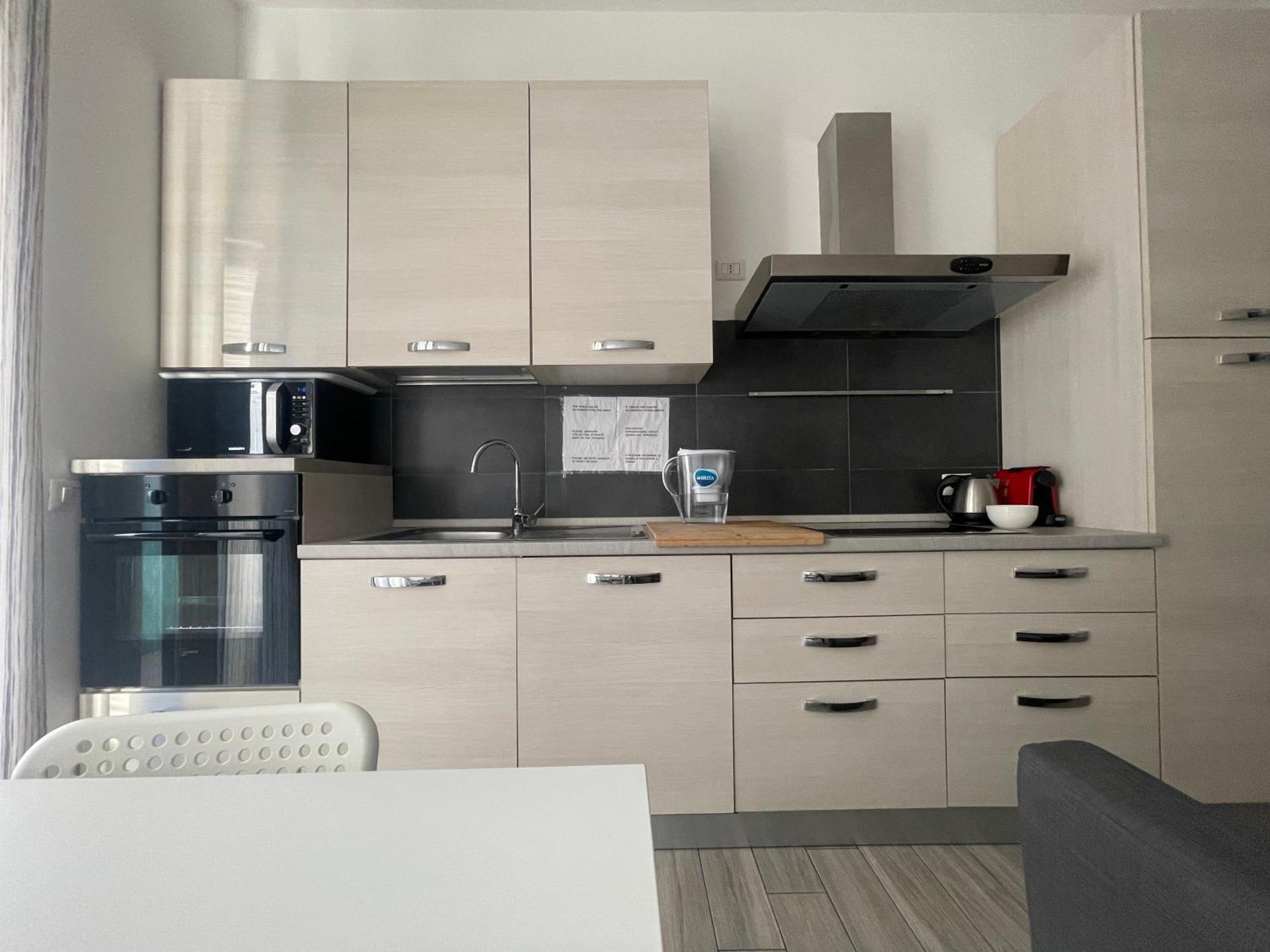 Gardone Apartment - Ampio Appartamento Con 2 Camere Da Letto - Comodo Per Duomo! Milan Extérieur photo